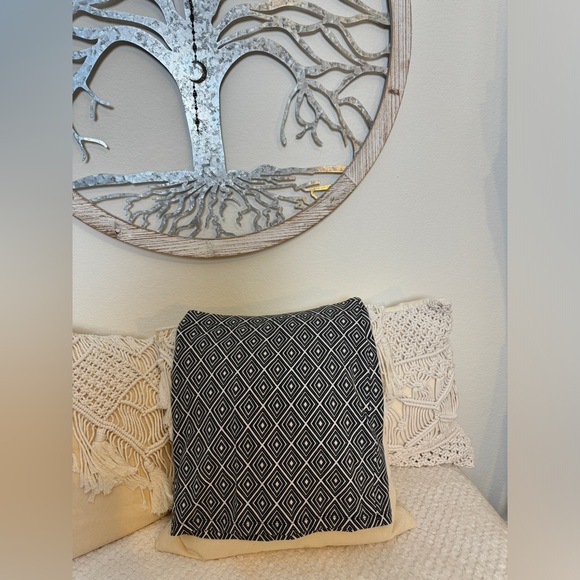 FOREVER 21 Miniskirt Boho Pattern, Bodycon. Black & White - Picture 3 of 5